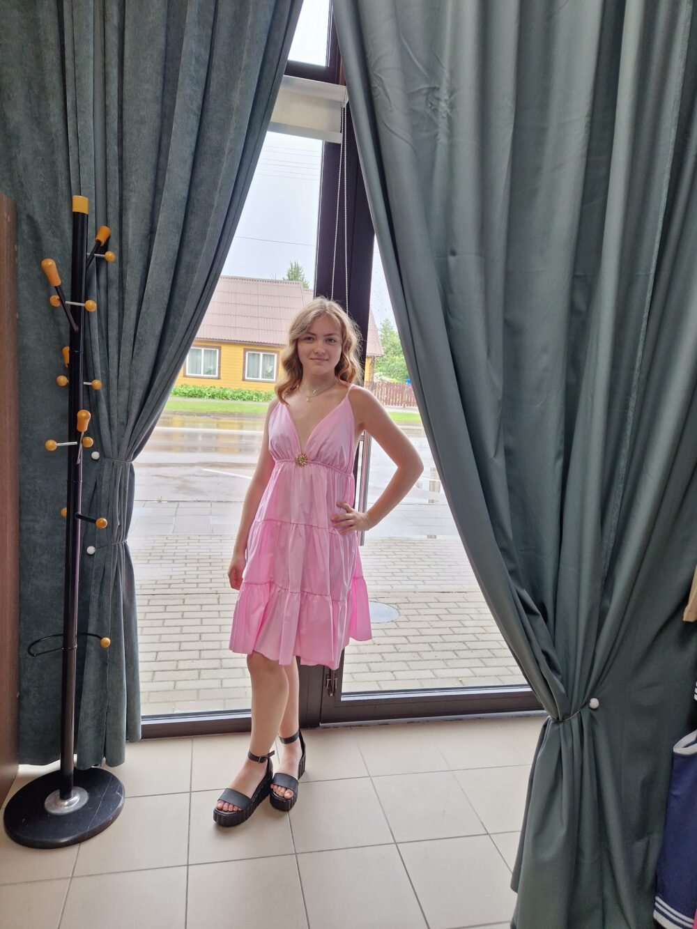 Suknelė su petnešėlėmis ,,Mėnulis ir saulė''.