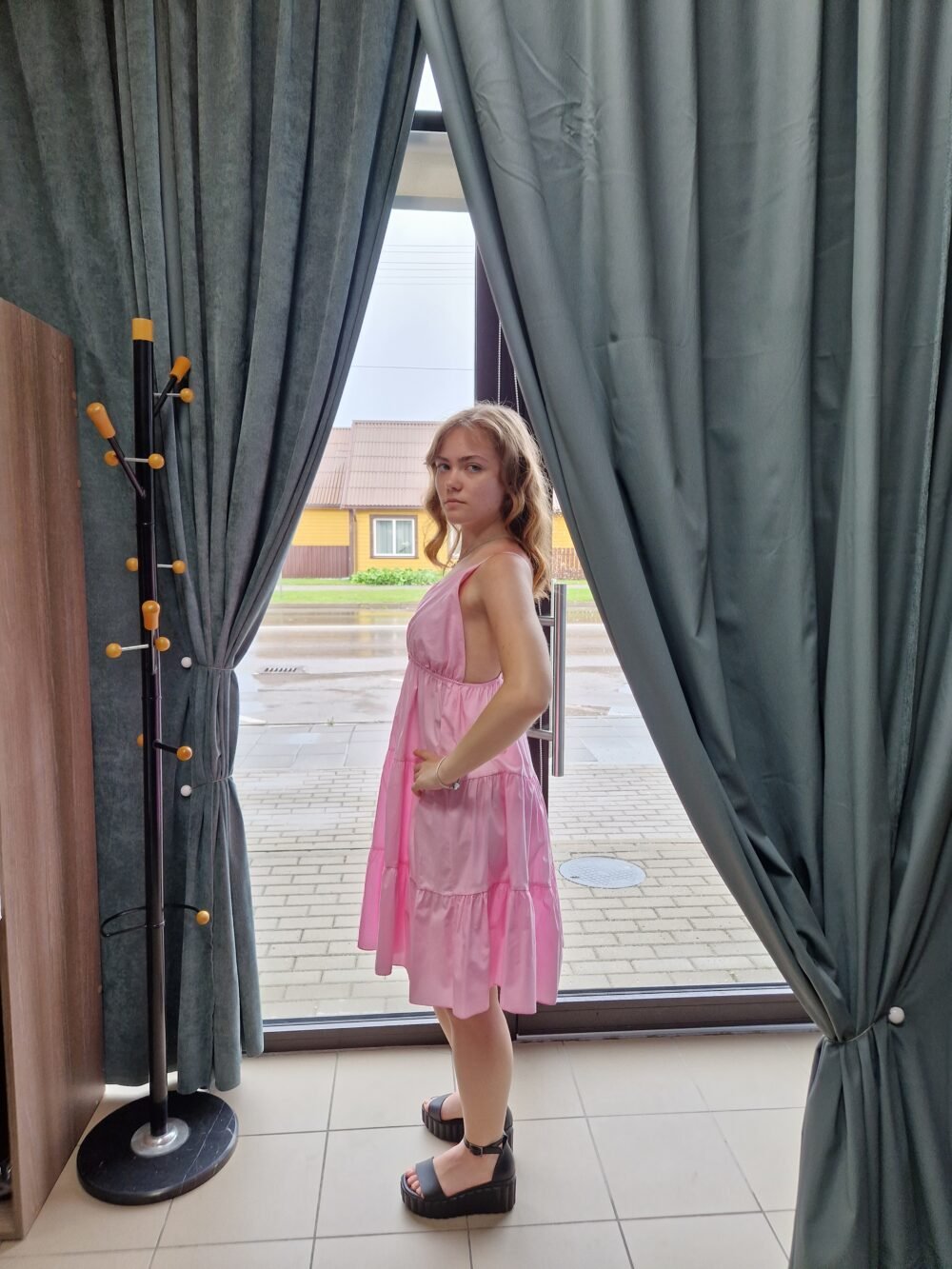 Suknelė su petnešėlėmis ,,Mėnulis ir saulė''.