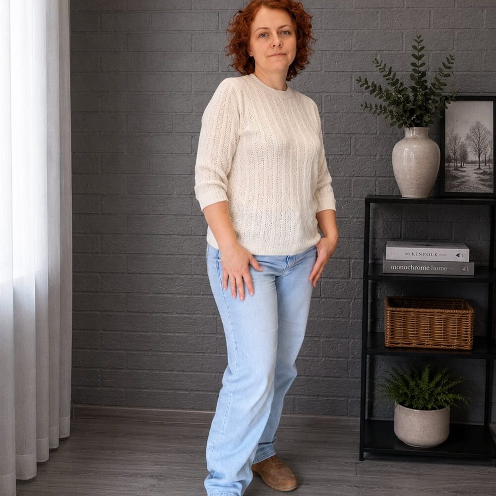 Kreminė ažūrinė megzta palaidinė su angora, vaizdas iš priekio