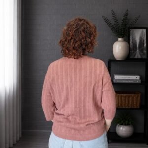 Sendinta rožinė ažūrinė megzta palaidinė su angora, vaizdas iš nugaros